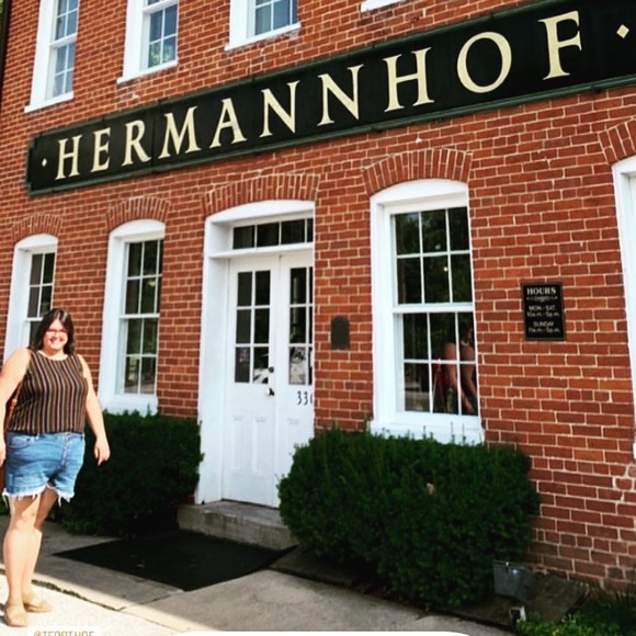 Meet your Posher, Tia - Picture 10 of 11